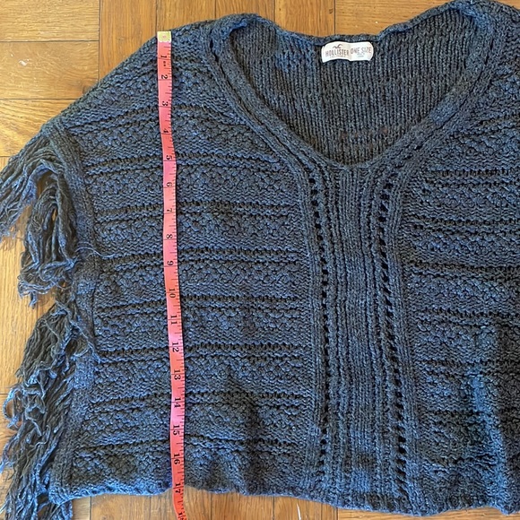 Hollister fringe Sweater - Picture 2 of 5